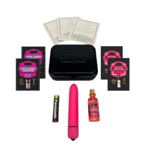 Set KAMASUTRA Weekender Kit Strawberry Dreams. cu vibrator bullet. ulei de masaj. cărți de joc cu poziții sexuale și lubrifiant (căpșuni)